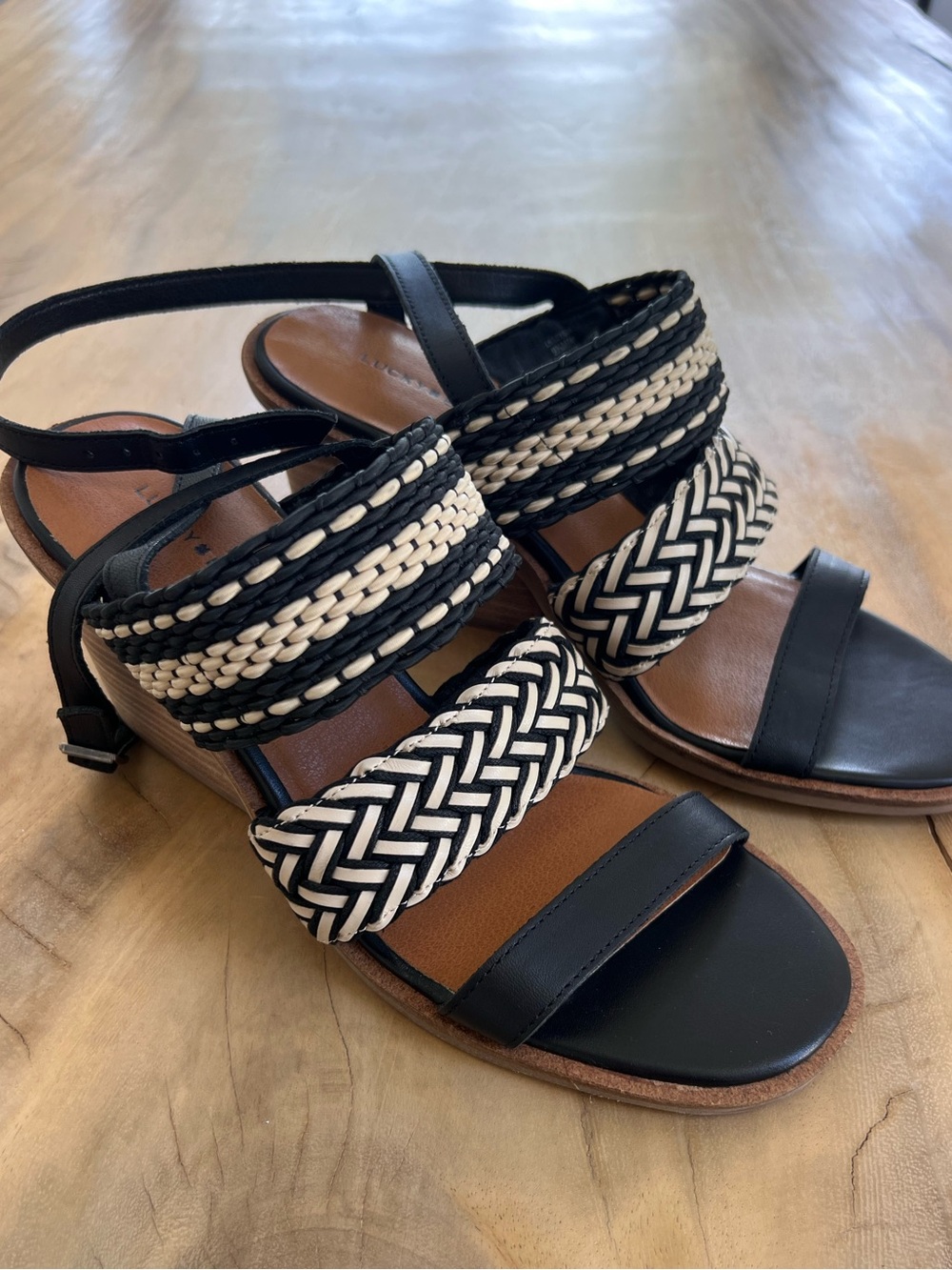 NWOT Lucky Brand heeled Sandals